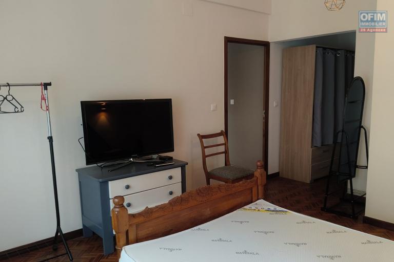 Un appartement T3 meubl&eacute; &agrave; Soavimbahoaka
