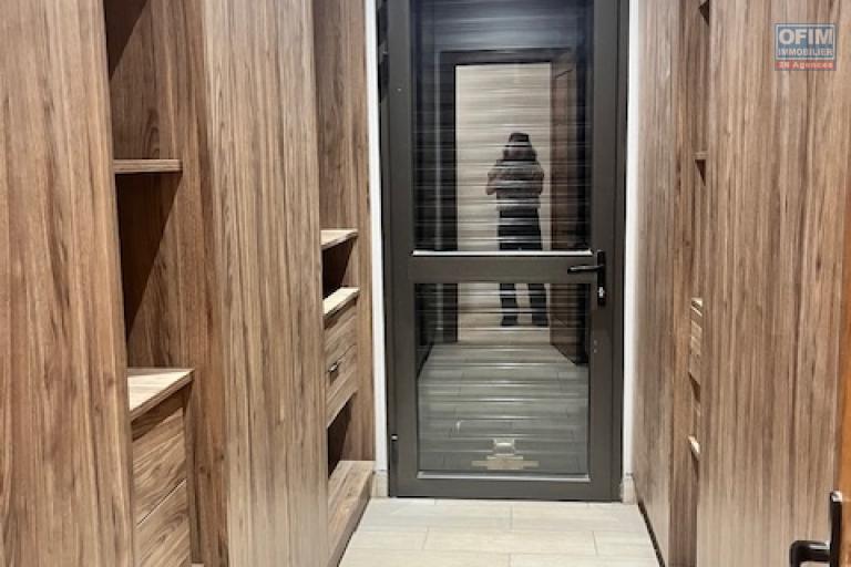 Une villa neuve F7 neuve avec piscine &agrave; Alasora