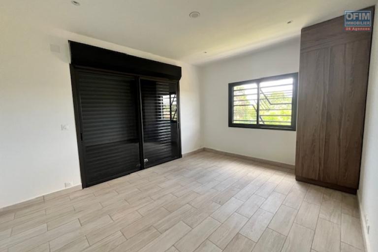 Une villa neuve F7 neuve avec piscine &agrave; Alasora