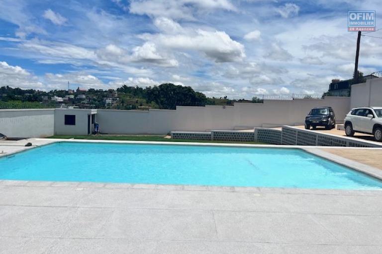 Une villa neuve F7 neuve avec piscine &agrave; Alasora