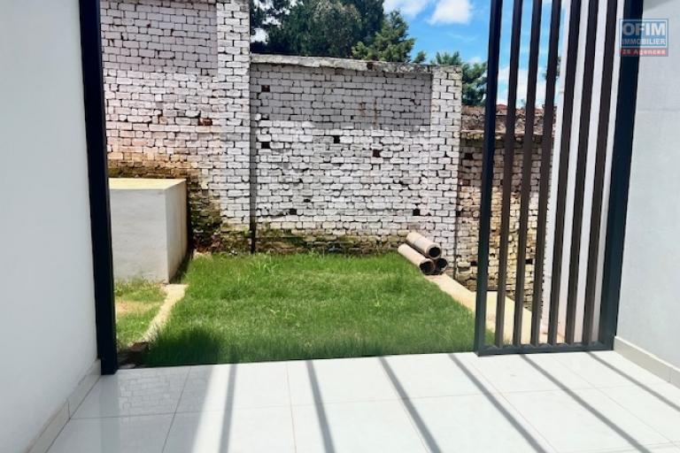 Une villa neuve F7 neuve avec piscine &agrave; Alasora