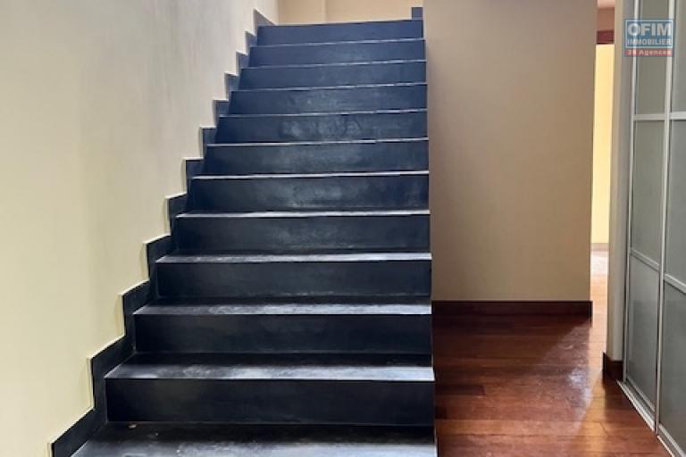 Une villa F6 avec piscine &agrave; Ambatobe