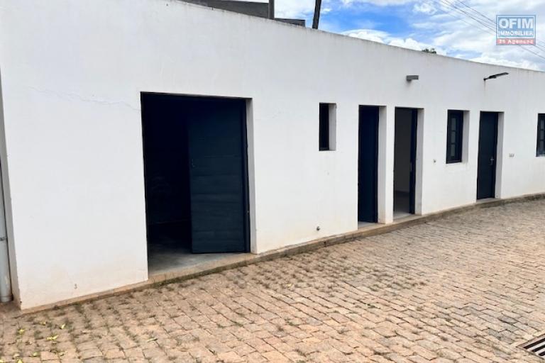 Une villa F6 avec piscine &agrave; Ambatobe