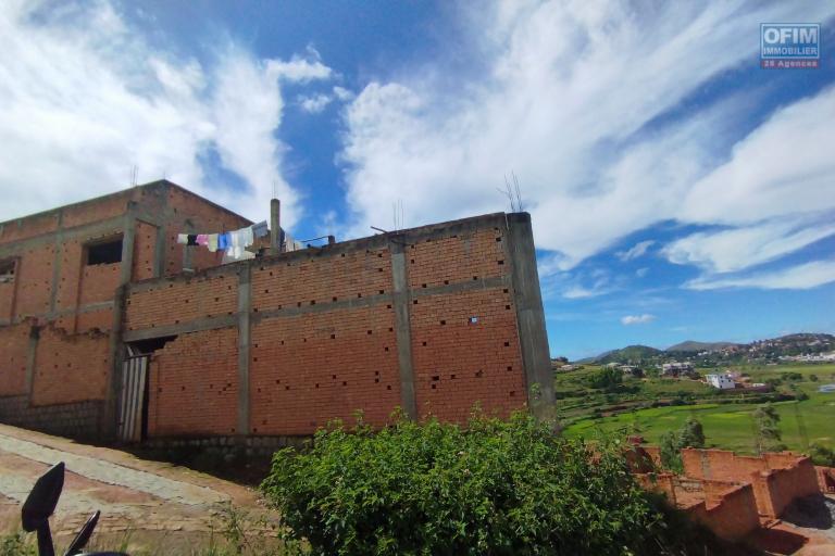 A vendre, maison &agrave; &eacute;tage en cours de finition  &agrave; Ambohimanambola- Antananarivo