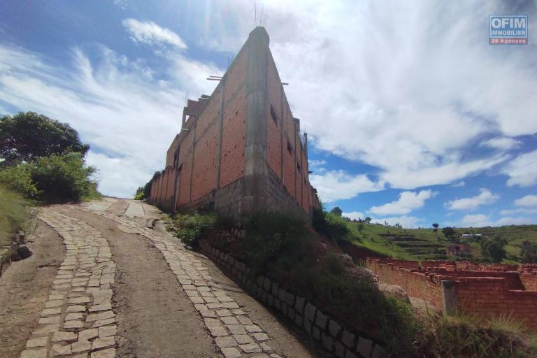 A vendre, maison &agrave; &eacute;tage en cours de finition  &agrave; Ambohimanambola- Antananarivo