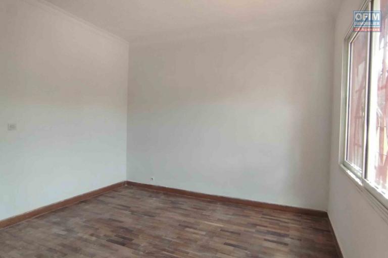 A louer spacieuse villa F7 sur un grand terrain de 856 m2 sise à Ambatoroka- Antananarivo