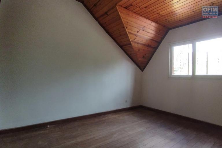 A louer spacieuse villa F7 sur un grand terrain de 856 m2 sise à Ambatoroka- Antananarivo