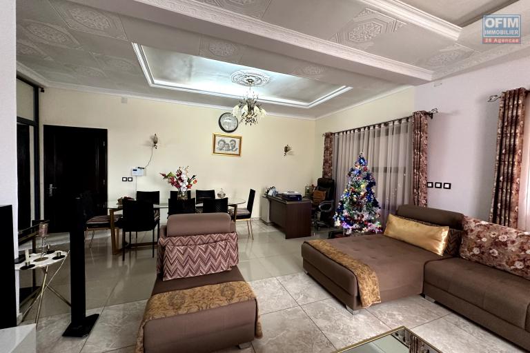 A vendre, villa moderne F6 sur Antsofinondry