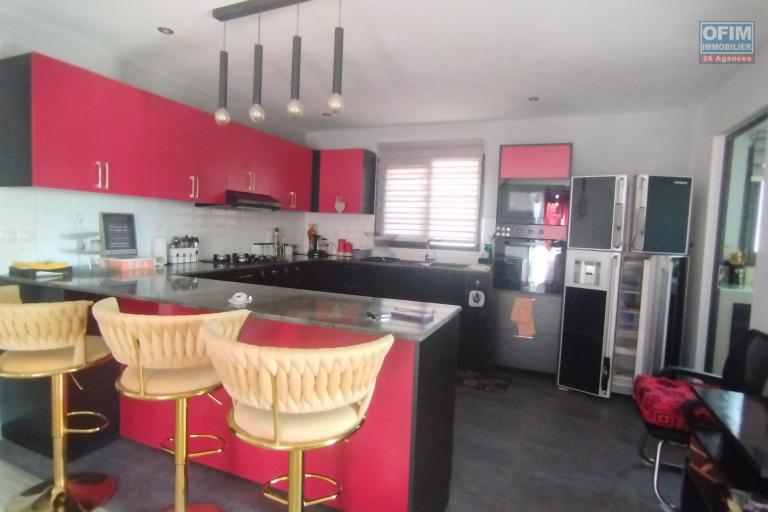 A louer, bel appartement T3 meubl&eacute; &eacute;quip&eacute; sur Imerimanjaka By pass Imerimanjaka