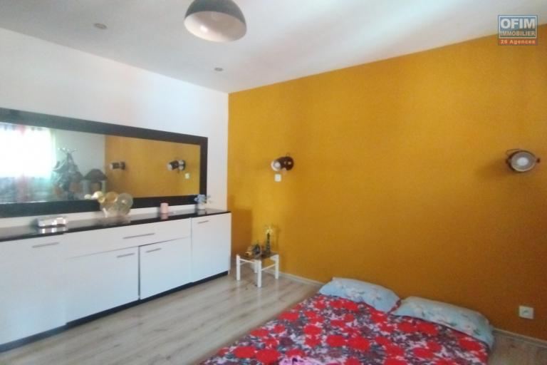 A louer, bel appartement T3 meubl&eacute; &eacute;quip&eacute; sur Imerimanjaka By pass Imerimanjaka