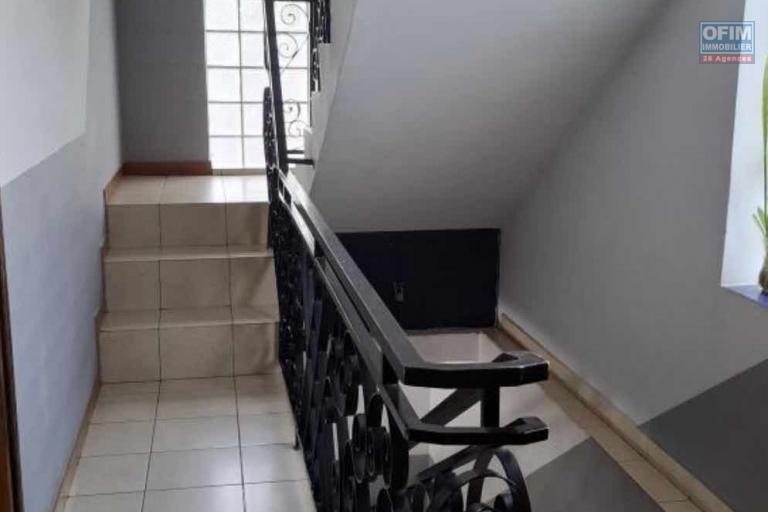 A vendre. Bâtiment en R+3 sur 870 m2 de terrain à Anosy Avaratra - Antananarivo