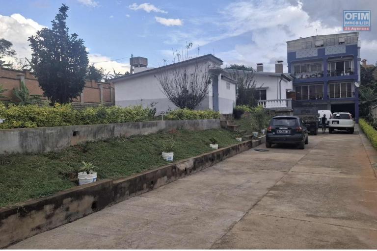 A vendre. Bâtiment en R+3 sur 870 m2 de terrain à Anosy Avaratra - Antananarivo