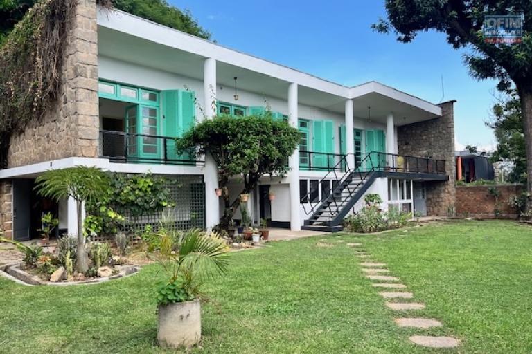 Une villa F4 avec jardin &agrave; Ambatobe