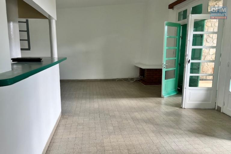 Une villa F4 avec jardin à Ambatobe