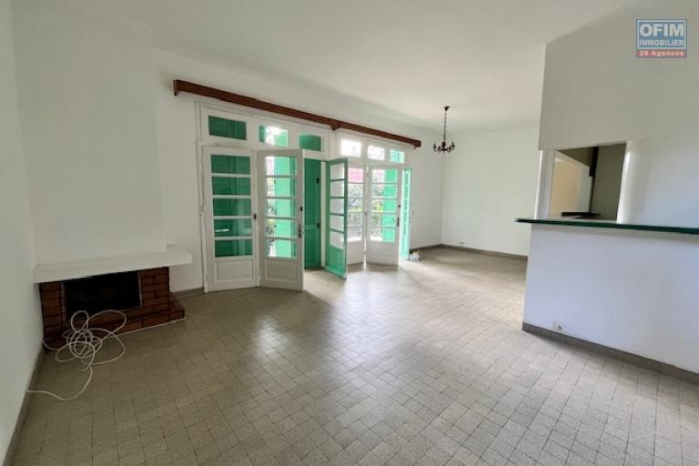 Une villa F4 avec jardin à Ambatobe
