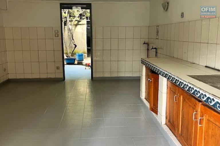 Une villa F4 avec jardin à Ambatobe