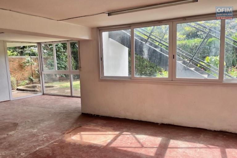 Une villa F4 avec jardin à Ambatobe
