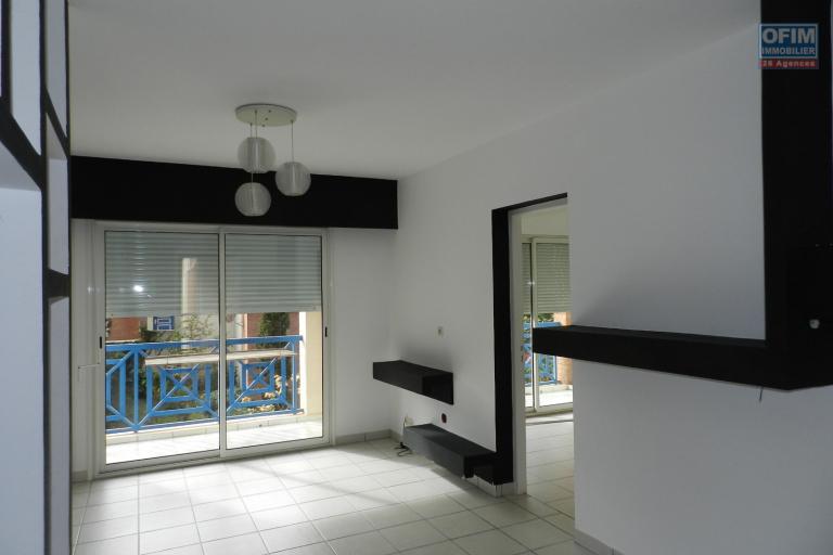 Un appartement T2 dans une r&eacute;sidence &agrave; 15mn en voiture du Lyc&eacute;e &agrave; Ambatobe ( CONTACT LALAINA )