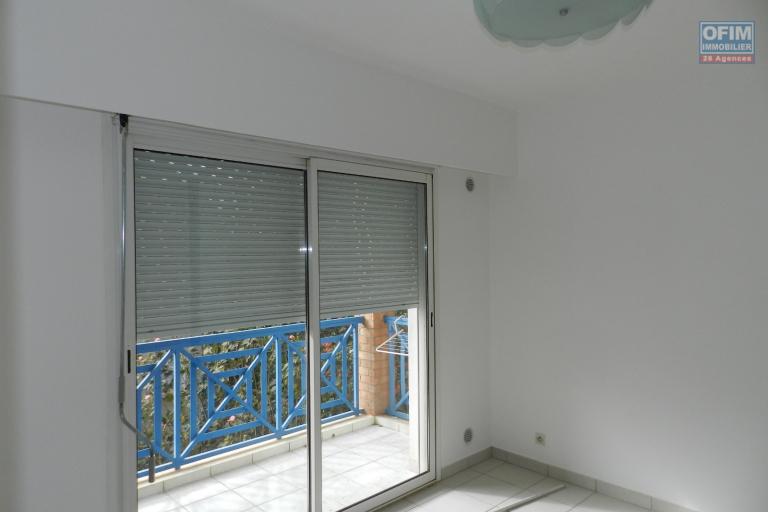 Un appartement T2 dans une r&eacute;sidence &agrave; 15mn en voiture du Lyc&eacute;e &agrave; Ambatobe ( CONTACT LALAINA )