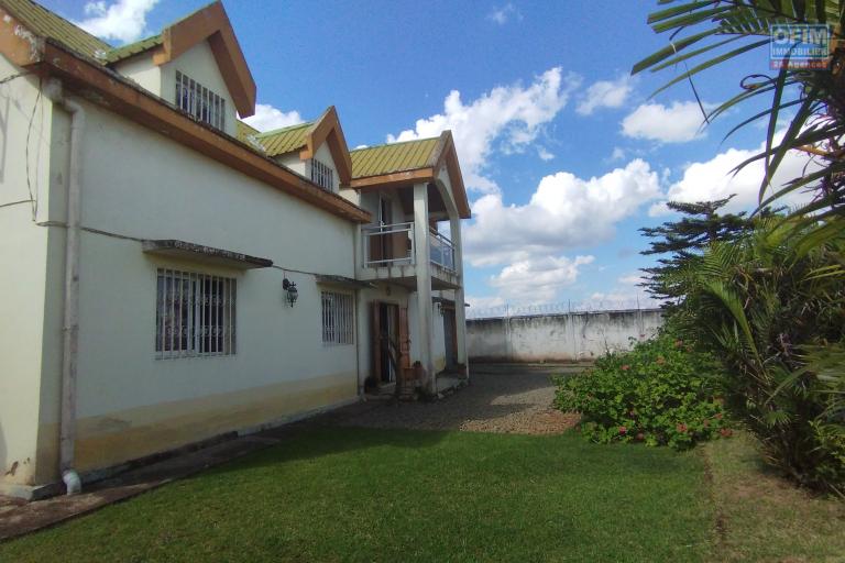 A vendre, maison F4 &agrave; &eacute;tage, avec une belle vue sur Ambolokandrina -Antananarivo