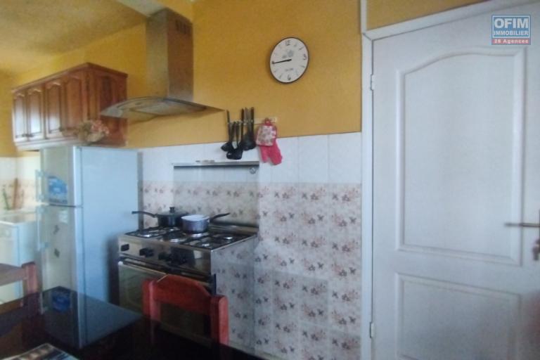 A vendre, maison F4 &agrave; &eacute;tage, avec une belle vue sur Ambolokandrina -Antananarivo