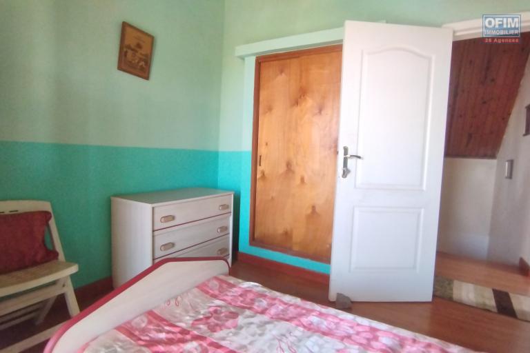 A vendre, maison F4 &agrave; &eacute;tage, avec une belle vue sur Ambolokandrina -Antananarivo