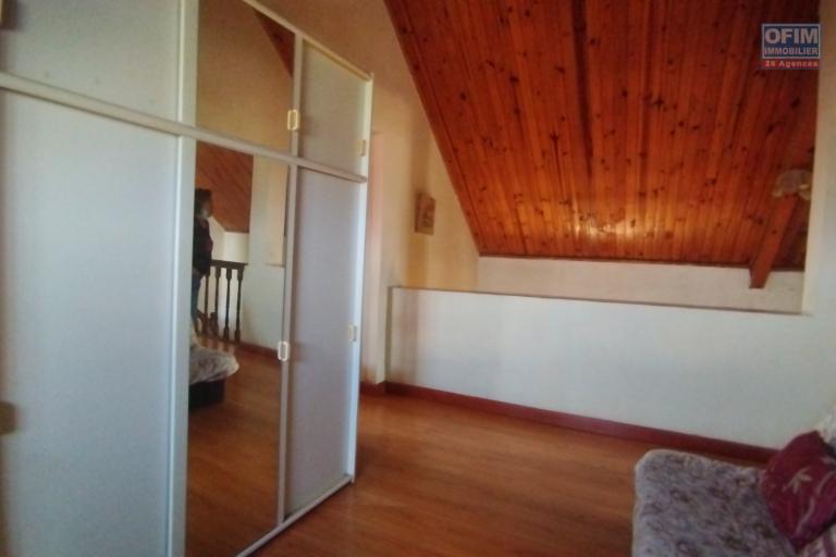 A vendre, maison F4 &agrave; &eacute;tage, avec une belle vue sur Ambolokandrina -Antananarivo