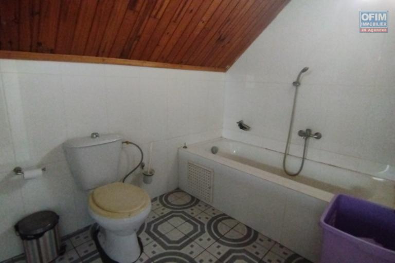 A vendre, maison F4 &agrave; &eacute;tage, avec une belle vue sur Ambolokandrina -Antananarivo