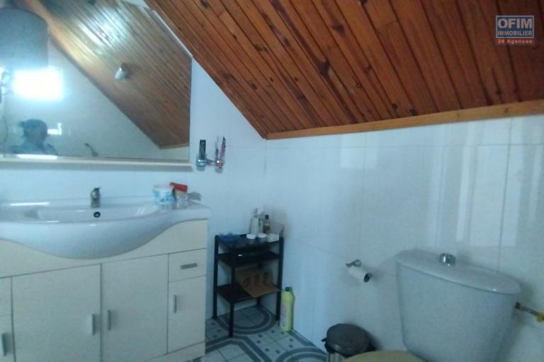 A vendre, maison F4 &agrave; &eacute;tage, avec une belle vue sur Ambolokandrina -Antananarivo