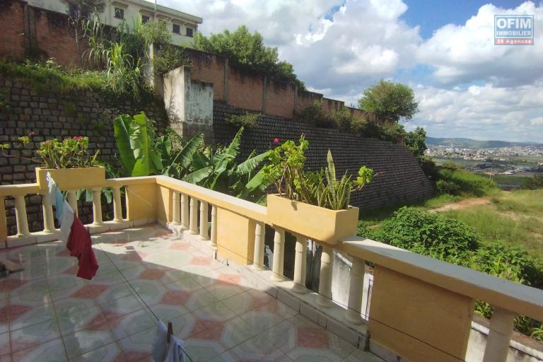 A vendre, maison F4 &agrave; &eacute;tage, avec une belle vue sur Ambolokandrina -Antananarivo
