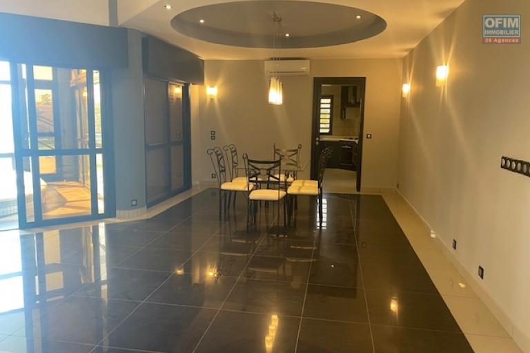 Une villa V5 avec piscine dans la résidence bonnet à Ivandry