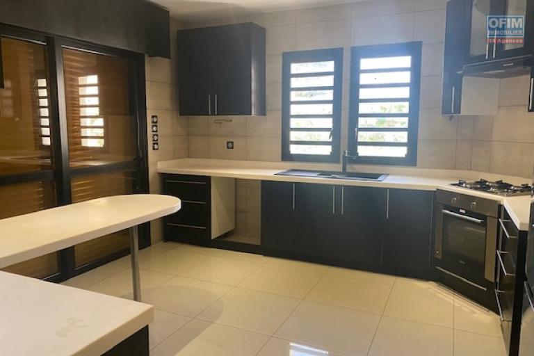 Une villa V5 avec piscine dans la résidence bonnet à Ivandry