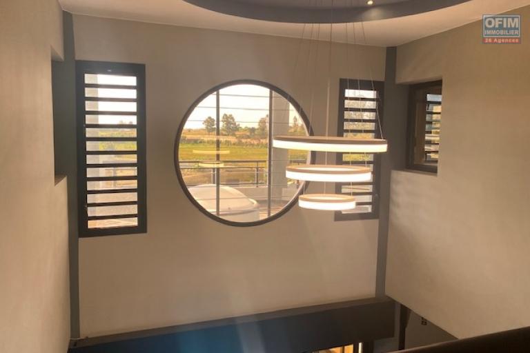 Une villa V5 avec piscine dans la résidence bonnet à Ivandry