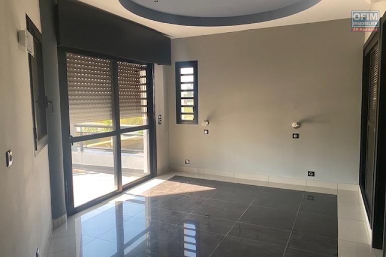 Une villa V5 avec piscine dans la résidence bonnet à Ivandry