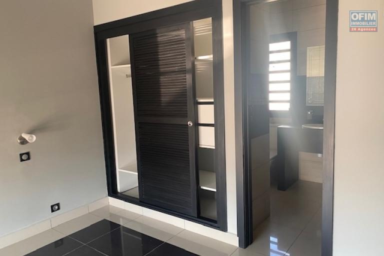 Une villa V5 avec piscine dans la résidence bonnet à Ivandry