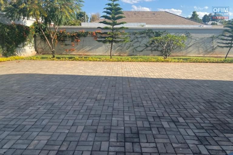 Une villa V5 avec piscine dans la résidence bonnet à Ivandry