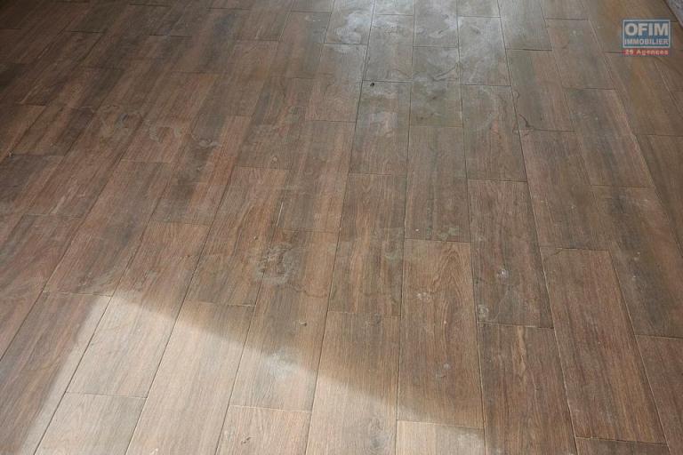 A vendre, villa moderne &agrave; &eacute;tage F11 avec piscine, en cous de finition sur Ilaivola Ivato- Antananarivo