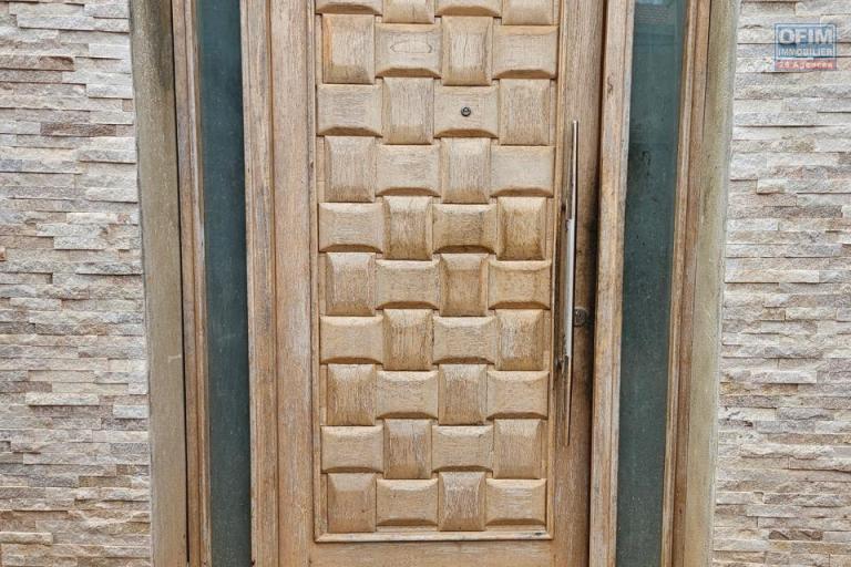 A vendre, villa moderne &agrave; &eacute;tage F11 avec piscine, en cous de finition sur Ilaivola Ivato- Antananarivo