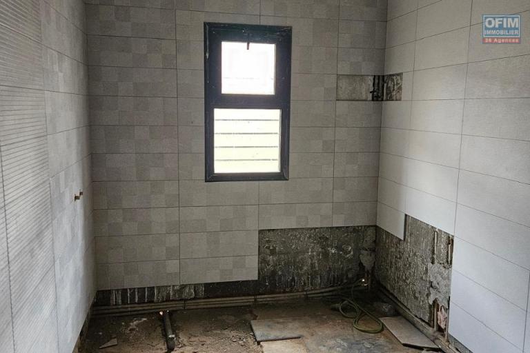 A vendre, villa moderne &agrave; &eacute;tage F11 avec piscine, en cous de finition sur Ilaivola Ivato- Antananarivo