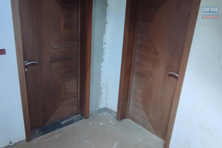 A vendre, villa moderne &agrave; &eacute;tage F11 avec piscine, en cous de finition sur Ilaivola Ivato- Antananarivo