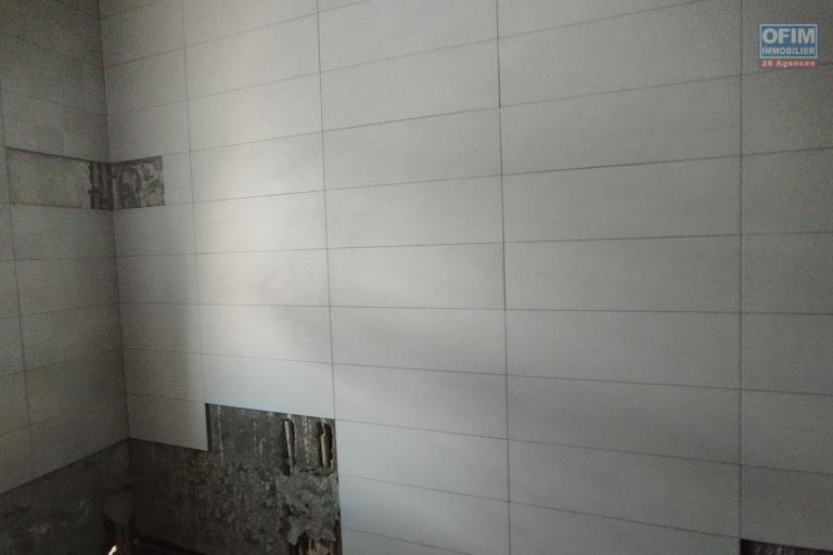A vendre, villa moderne &agrave; &eacute;tage F11 avec piscine, en cous de finition sur Ilaivola Ivato- Antananarivo