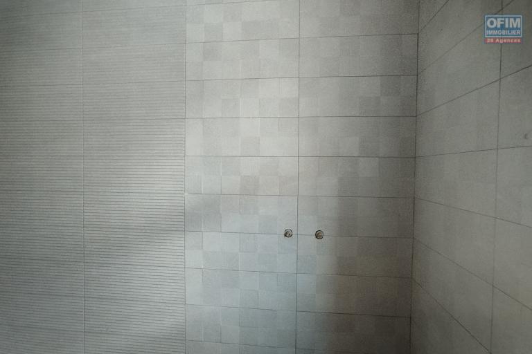 A vendre, villa moderne &agrave; &eacute;tage F11 avec piscine, en cous de finition sur Ilaivola Ivato- Antananarivo