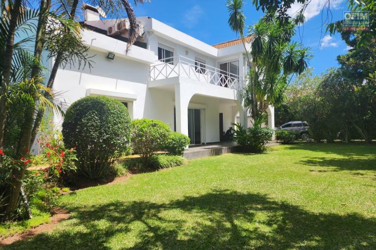 &Agrave; LOUER - Villa de standing F6 avec piscine &agrave; Ambohibao. (LOUE)