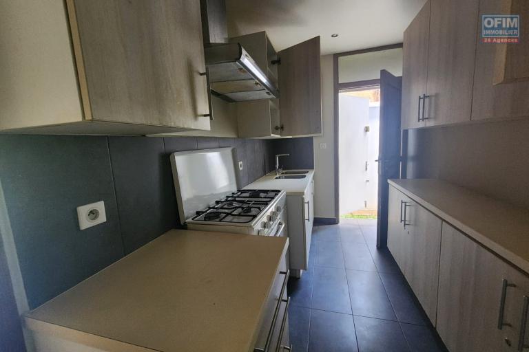 &Agrave; LOUER - Villa de standing F6 avec piscine &agrave; Ambohibao.