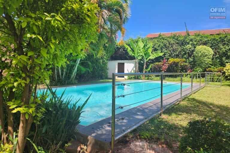 &Agrave; LOUER - Villa de standing F6 avec piscine &agrave; Ambohibao. (LOUE)