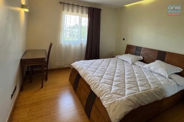 Un appartement T4 meubl&eacute; dans une r&eacute;sidence s&eacute;curis&eacute;e &agrave; Analamahitsy