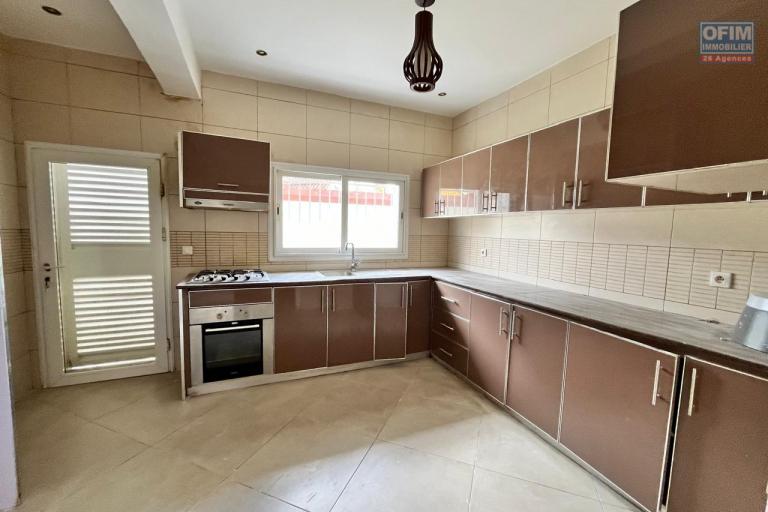 Une villa F7 &agrave; Androhibe