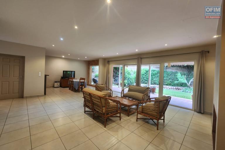 A LOUER - Belle villa basse de standing type F4 à Analamahintsy