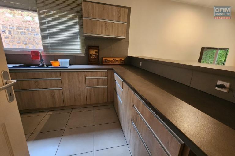 A LOUER - Belle villa basse de standing type F4 à Analamahintsy