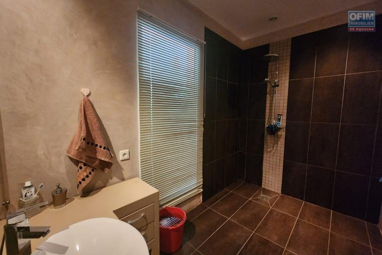 A LOUER - Belle villa basse de standing type F4 à Analamahintsy